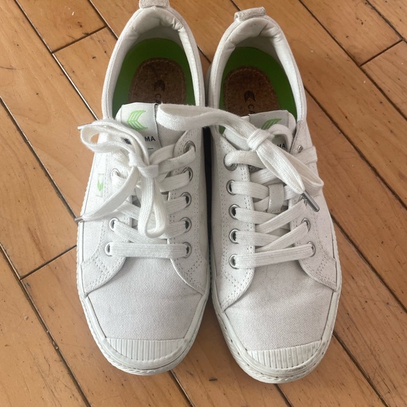 Cariuma Off-White Canvas Sneakers - Picture 3 of 8